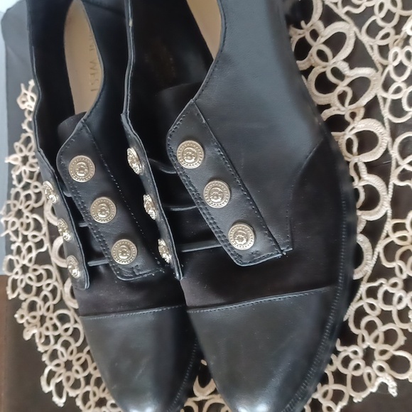 Nine West, Black leather/ Suede Flats with Silver buttons. SZ 8M - Picture 5 of 6